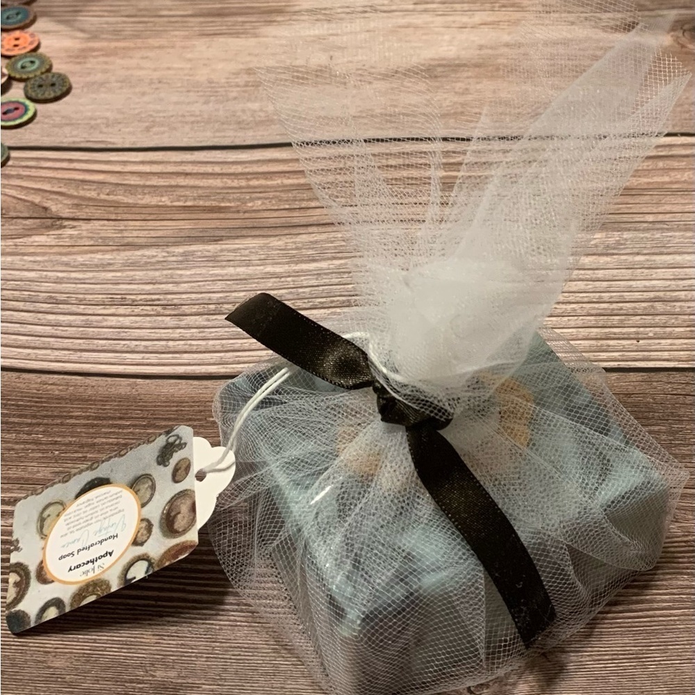 Hand Crafted Vintage-Inspired Soap with Soap Cameo Brooch for Mothers Day - Picture 2 of 7